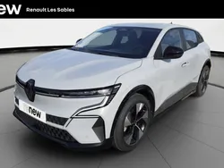 Gris Utilisé 2023 Renault Mégane Equilibre Berline | 24 990 € (Prix juste)