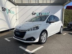 Blanc Utilisé 2018 Peugeot 208 Style Citadine | 8 990 € (Prix assez cher)