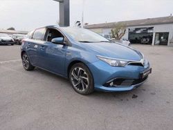Utilisé 2015 Toyota Auris Hybrid Design Berline | 13 900 € (Prix juste)