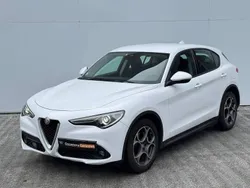 Blanc Utilisé 2017 Alfa Romeo Stelvio SUV | 22 900 € (Prix assez cher)