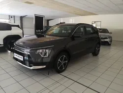 Gris comète métallisé Utilisé 2024 Kia Niro Active SUV | 30 699 € (Prix juste)