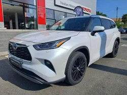 Nouvelle 2024 Toyota Highlander Lounge SUV | 69 990 € (Prix assez cher)