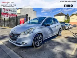 Gris Utilisé 2012 Peugeot 208 Citadine | 7 900 € (Prix assez cher)