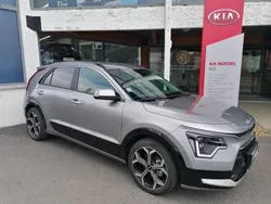 Gris comète métallisé Utilisé 2023 Kia Niro Premium SUV | 32 989 € (Prix cher)