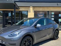 Gris Utilisé 2023 Tesla Model Y Standard Range SUV | 32 990 € (Prix juste)