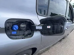 Gris Utilisé 2024 Peugeot 308 Allure Berline | 25 499 € (Prix juste)
