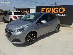 Gris Utilisé 2018 Peugeot 208 Signature Sky Citadine | 9 989 € (Prix juste)