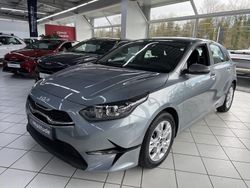 Gris perle mã©tallisã© Utilisé 2023 Kia Ceed Active Berline | 21 499 € (Prix assez cher)