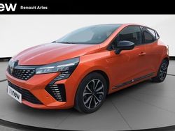Orange Utilisé 2024 Renault Clio V Techno Citadine | 17 490 € (Prix juste)
