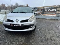 Gris Utilisé 2006 Renault Clio III Dynamique Citadine | 2 390 € (Prix assez cher)