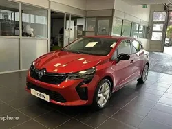 Rouge Nouvelle 2024 Renault Clio V Evolution Berline | 22 499 € (Prix juste)
