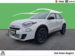 Utilisé 2024 Fiat 600E Red | 28 990 € (Prix assez cher)