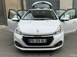 Blanc Utilisé 2018 Peugeot 208 Premium Citadine | 6 000 €
