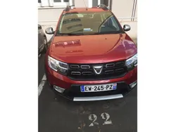 Rouge rouge feu metal Utilisé 2018 Dacia Sandero Prestige Citadine | 11 000 €