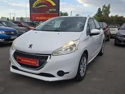 Blanc Utilisé 2014 Peugeot 208 Active Citadine | 8 490 € (Prix cher)
