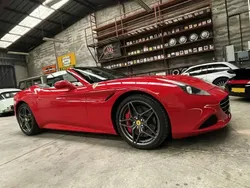 Rouge Utilisé 2017 Ferrari California Cabriolet | 155 900 € (Prix assez cher)