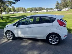 Blanc Utilisé 2011 Ford Fiesta Trend Citadine | 2 780 €
