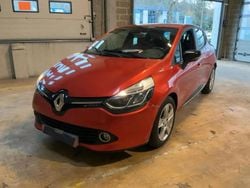 Rouge Occasion 2013 Renault Clio IV Expression Berline | 7 490 € (Prix juste)