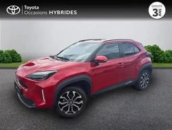 Rouge intense (m) Utilisé 2024 Toyota Yaris Hybrid Design SUV | 24 490 € (Prix juste)