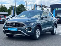 Bleu Utilisé 2024 VW T-Roc Life SUV | 28 999 € (Bon prix)