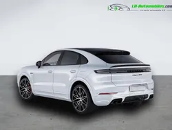Utilisé 2024 Porsche Cayenne Turbo E-Hybrid SUV | 195 100 € (Prix assez cher)