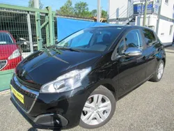 Utilisé 2019 Peugeot 208 Signature Sky Citadine | 7 990 € (Prix juste)