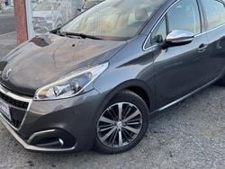 Utilisé 2018 Peugeot 208 Style Citadine | 9 990 € (Prix juste)
