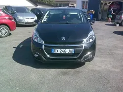 Noir Utilisé 2015 Peugeot 208 Active Citadine | 9 880 € (Prix juste)