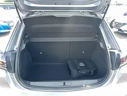 Gris Utilisé 2022 Peugeot e-208 Allure Citadine | 16 490 € (Prix juste)