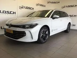 Blanc Utilisé 2024 VW Passat Elegance Break | 48 512 €