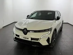 Blanc Nouvelle 2024 Renault Mégane Iconic Berline | 40 900 €