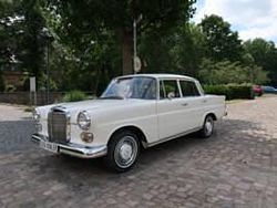 Blanc Utilisé 1966 Mercedes 200 Berline | 55 000 €