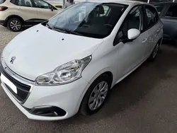 Blanc Utilisé 2017 Peugeot 208 Business-Line Citadine | 8 490 € (Bon prix)