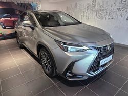 Gris titane métallisé Occasion 2022 Lexus NX450h+ SUV | 43 980 € (Prix juste)