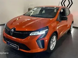 Orange Utilisé 2023 Renault Clio V Evolution Berline | 17 499 € (Prix juste)