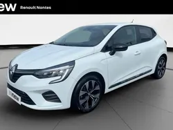 Blanc Utilisé 2023 Renault Clio V Evolution Berline | 14 490 € (Bon prix)