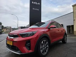 Rouge Utilisé 2024 Kia Stonic SUV | 18 990 € (Bon prix)