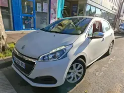 Blanc Utilisé 2016 Peugeot 208 Active Citadine | 9 890 € (Prix juste)