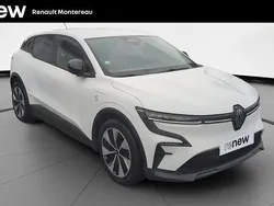 Blanc Utilisé 2022 Renault Mégane Evolution Berline | 23 900 € (Prix juste)