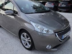 Gris Utilisé 2012 Peugeot 208 Allure Citadine | 7 490 € (Prix juste)