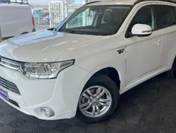 Utilisé 2014 Mitsubishi Outlander P-HEV Intense | 12 990 €