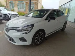 Blanc Utilisé 2023 Renault Clio V Techno Citadine | 15 980 € (Prix juste)