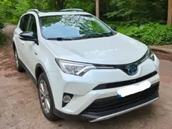 Blanc Utilisé 2016 Toyota RAV4 Hybrid Lounge SUV | 15 690 € (Super prix)