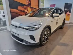 Blanc glacier métallisée / toit noir Utilisé 2023 VW ID.4 Pro SUV | 31 990 € (Prix juste)