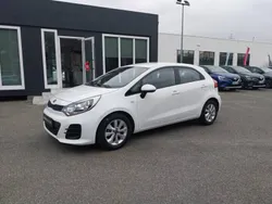 Blanc Utilisé 2016 Kia Rio Premium Citadine | 9 900 € (Prix juste)