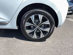 Blanc Utilisé 2023 Renault Clio V Evolution | 15 489 € (Prix juste)