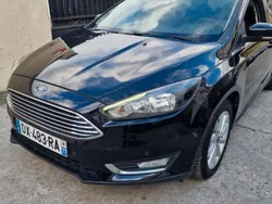 Noir Utilisé 2015 Ford Focus Titanium Berline | 5 950 €