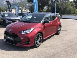 Rouge Utilisé 2020 Toyota Yaris Hybrid Berline | 19 900 € (Prix juste)