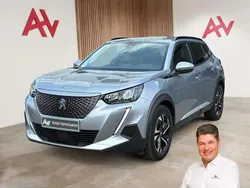 Gris Utilisé 2021 Peugeot e-2008 Allure SUV | 18 490 € (Prix juste)