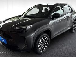 Gris Utilisé 2023 Toyota Yaris Hybrid Design SUV | 22 990 € (Prix juste)